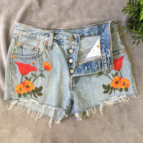 π S O L D π Leviβs 501 shorts - Picture 2 of 10